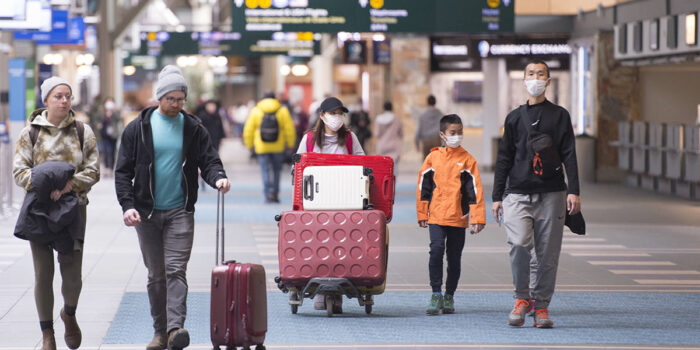 canada-dang-mo-cua-tro-lai