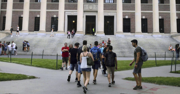 moi-nam-my-don-hang-trieu-du-hoc-sinh-bac-dai-hoc