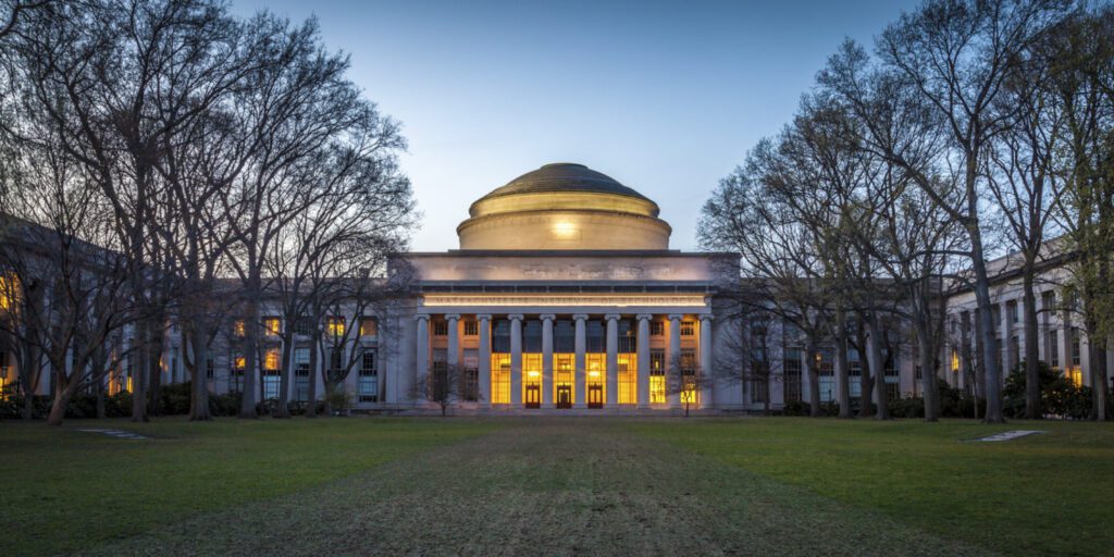 Massachusetts Institute of Technology - MIT - Đứng đầu trong các trường đại học hàng đầu nước Mỹ